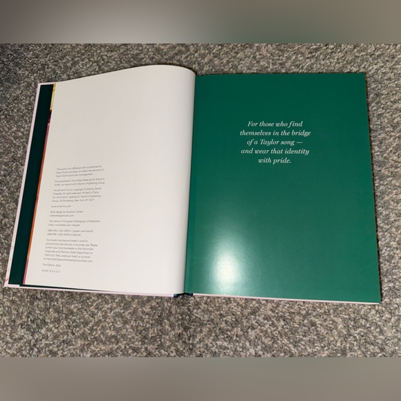 Taylor Swift Style: Fashion Through the Eras - Picture 10 of 15